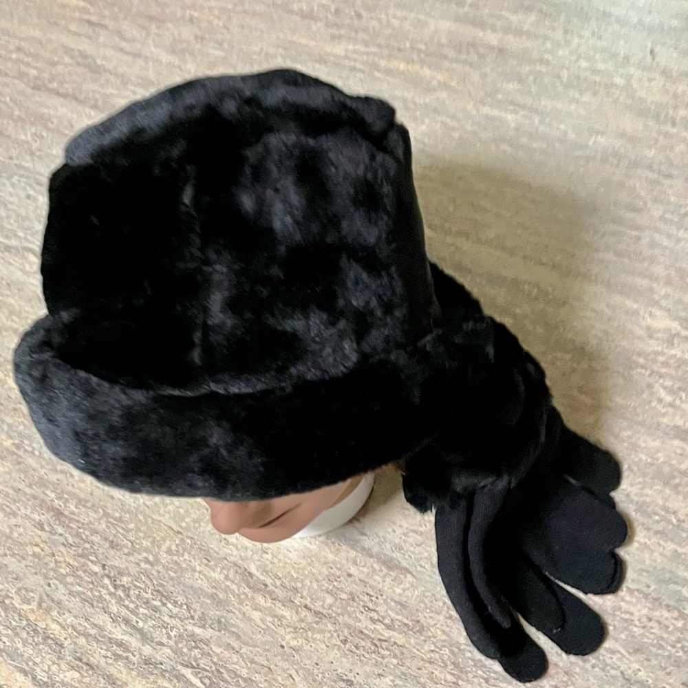 NWT JC Penney plush hat and gloves set